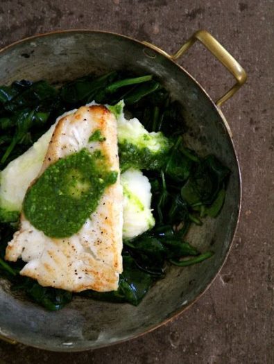 Sprøstekt torsk og potetmos med spinatpesto