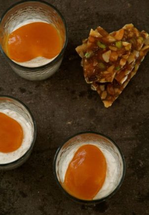 Krydret riskrem med mango coulis