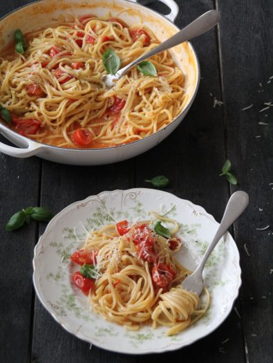alt i en gryte spaghetti