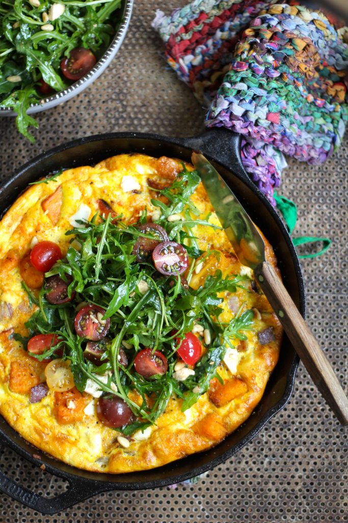 søtpotet frittata med salat
