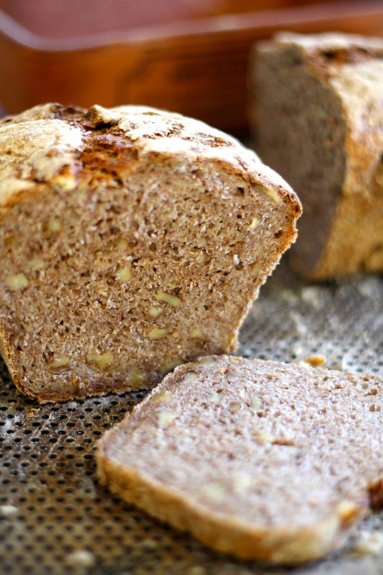 RUGBRØD MED VALNØTTER - Mat på Bordet