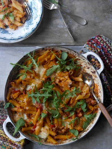 Ovnsbakt pasta med chorizo og ricotta