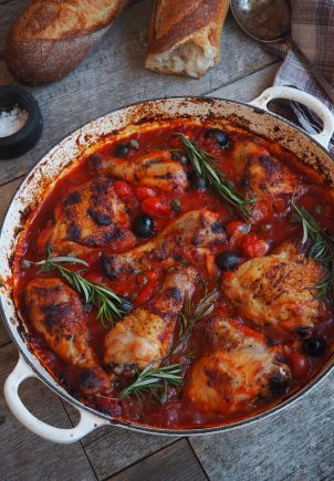 Kylling i tomatsaus med paprika og oliven