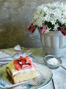 langpannekake med jordbær