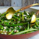 Aspargessalat med erter og bulgurhvete