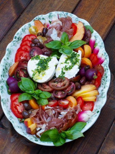 Tapasfat med skinke, mozzarella og sesongens grønnsaker