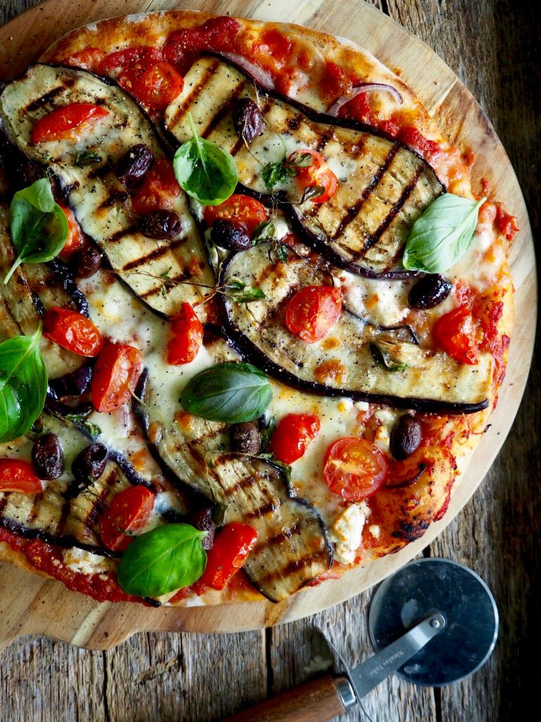 Vegetarpizza med aubergine og annet godt