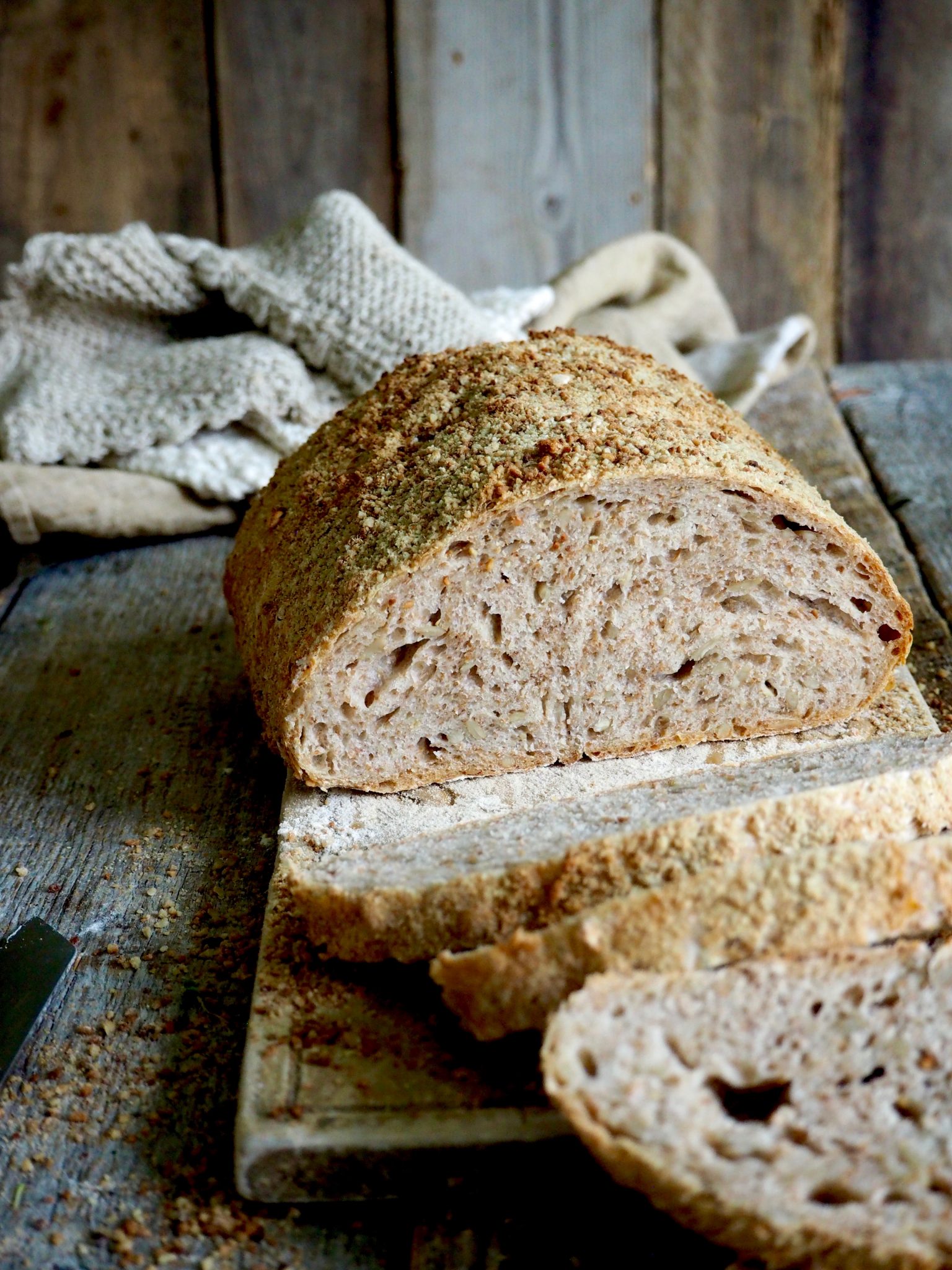 Eltefritt halvgrovt brød med solsikkekjerner - Mat på Bordet