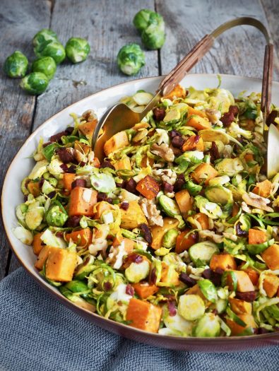 Rosenkålsalat med søtpotet og chorizo