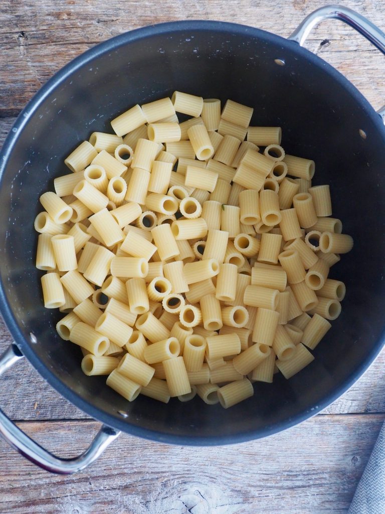 Gratinert pasta med spinat og bacon