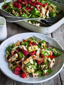 Kyllingsalat med bygg og bacon