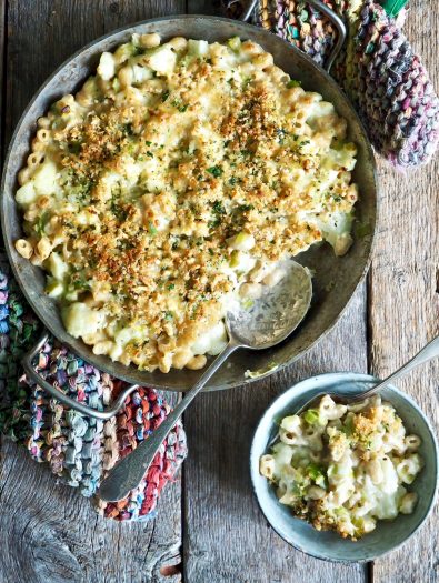 Pastagrateng med blomkål og purre