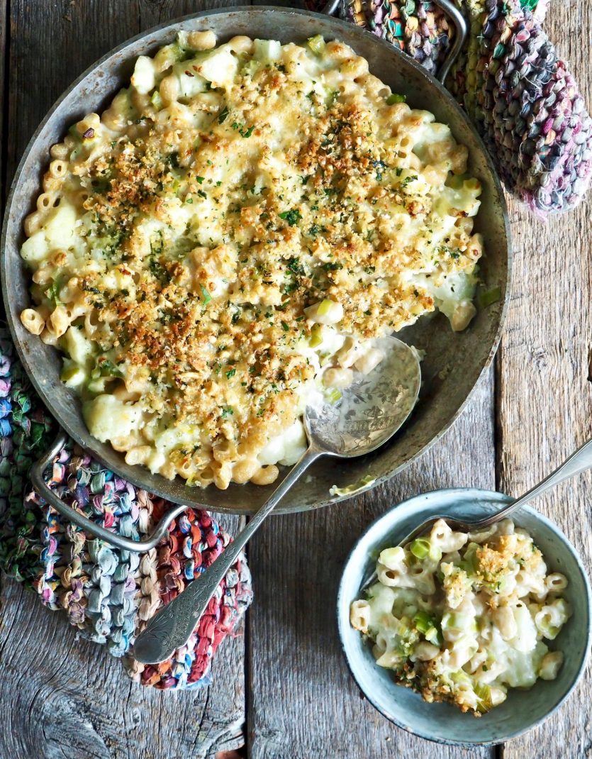 Pastagrateng med blomkål og purre