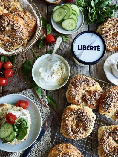 Proteinrike rundstykker med 4 ingredienser og 30 minutter