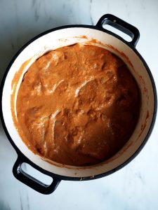 Kylling biryani - en indisk alt-i-en gryte festmåltid!