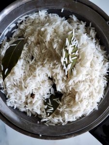 Kylling biryani - en indisk alt-i-en gryte festmåltid!