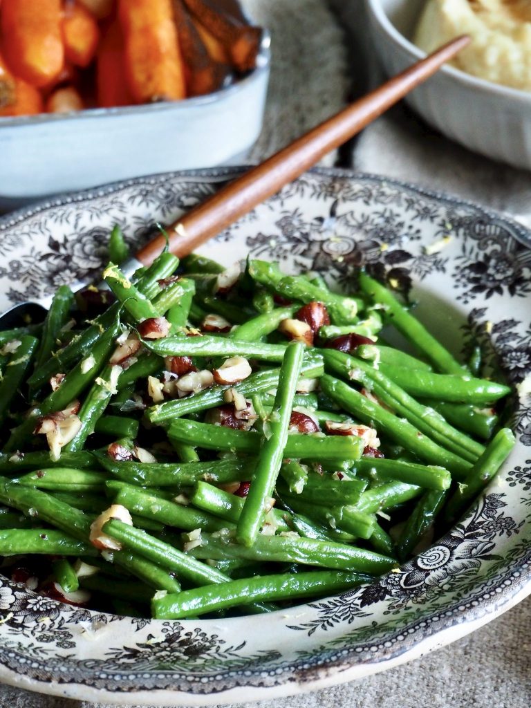 Bønner med hasselnøtter og hvitløk