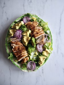 COBB SALAD -en klassisk amerikansk salat med kylling, bacon og avokado