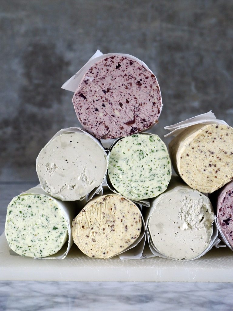 Hvitløkssmør og andre smaksatte smør - perfekt til grillmaten!