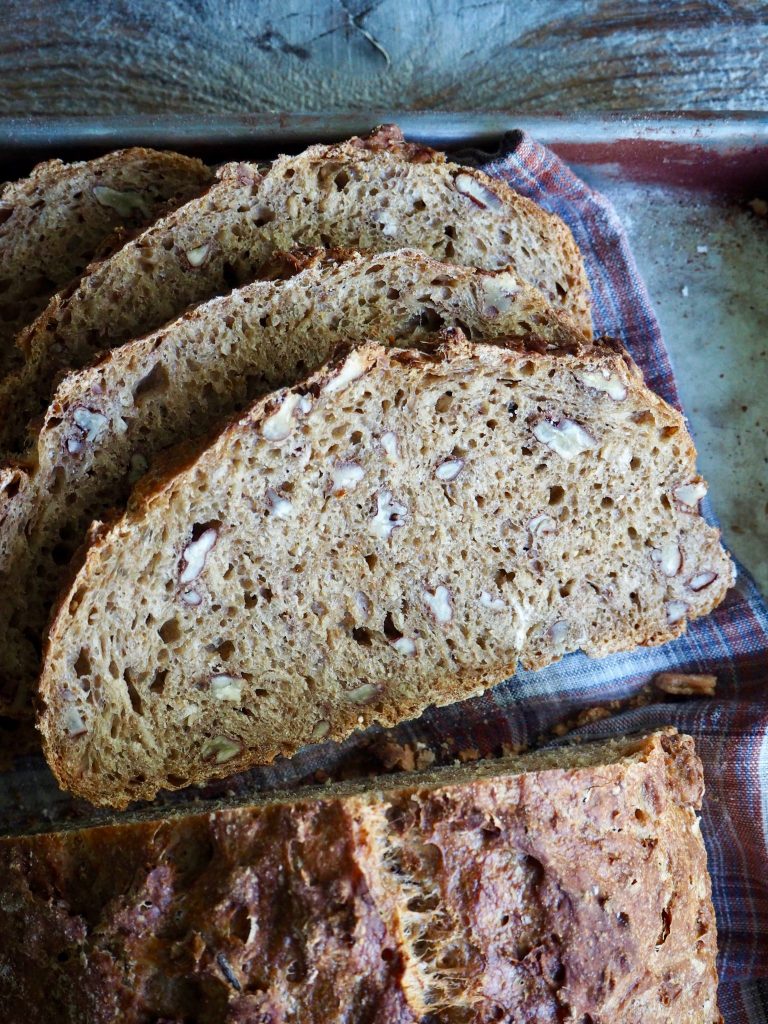 Eltefritt ølbrød (Guinnessbrød) med havregryn og valnøtter