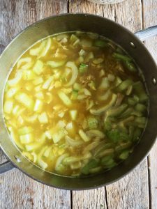 Enkel kyllingsuppe med ris og grønnsaker- sunt og godt