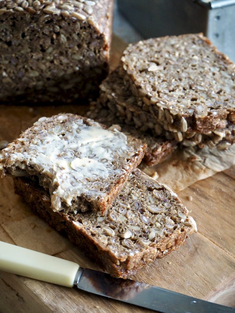 Dansk rugbrød - eltefritt til og med.. - Mat på Bordet