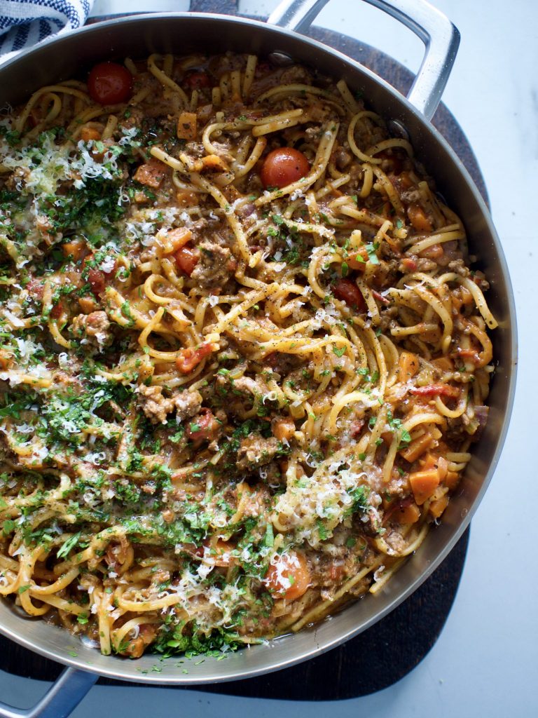 Alt i en gryte pasta med kjøttsaus (one pot!)