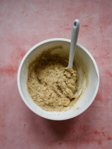 Bananbrød med sjokolade og peanøtter