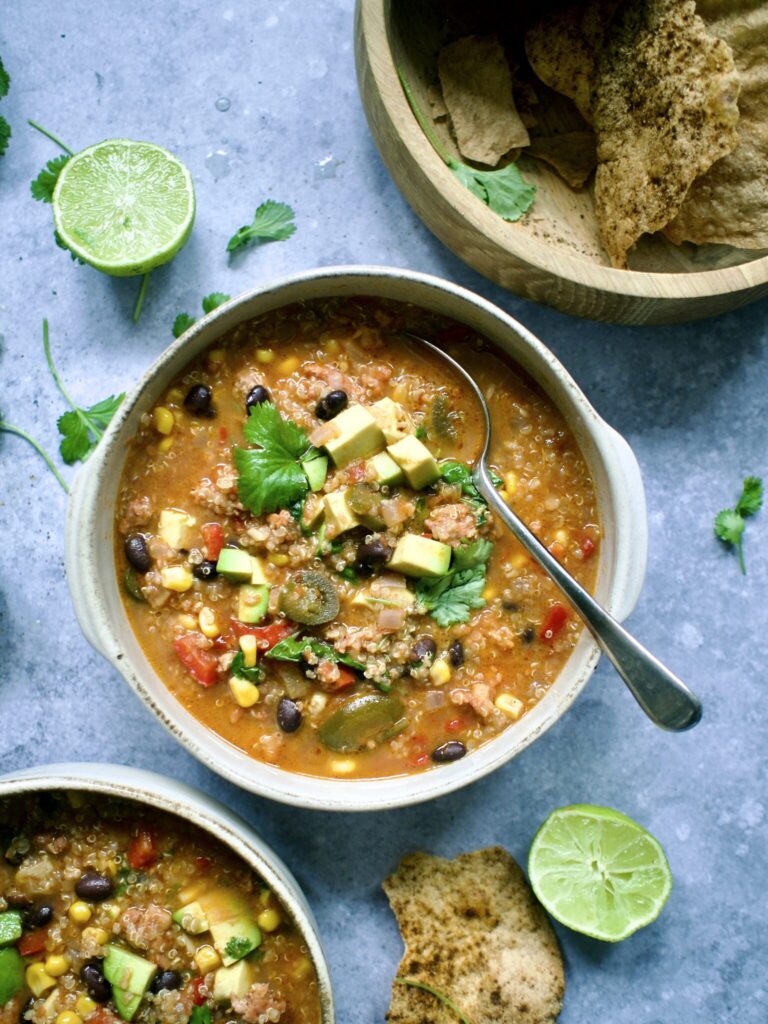 Meksikansk suppe med chorizo, bønner og mais