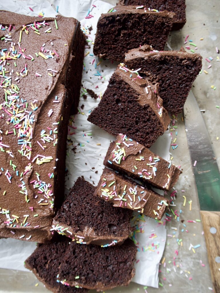 Supersaftig sjokoladekake i langpanne, med en hemmelighet