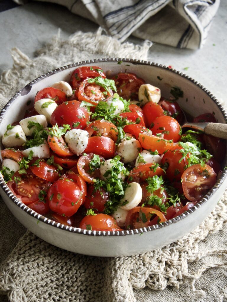Marinert tomatsalat med mozzarella
