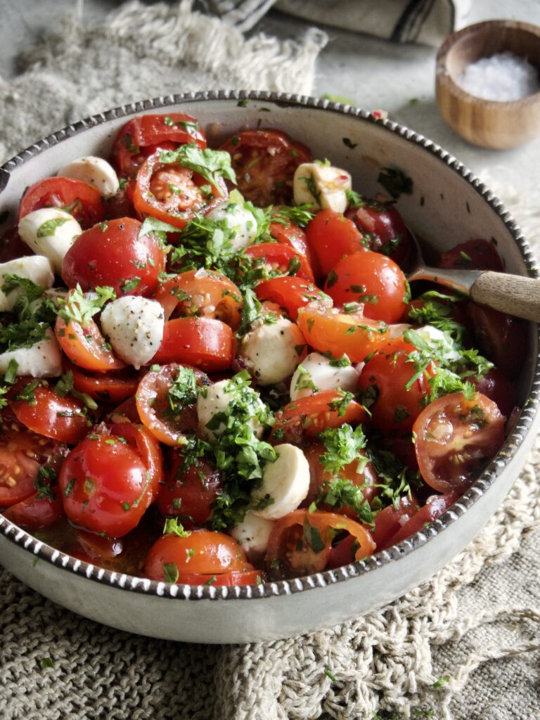 Marinert tomatsalat med mozzarella