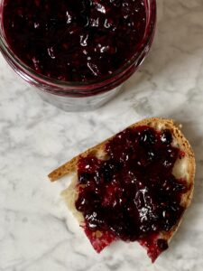 Bringebærsyltetøy med solbær