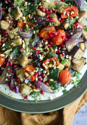 OVNSBAKT AUBERGINESALAT MED YOGHURTDRESSING
