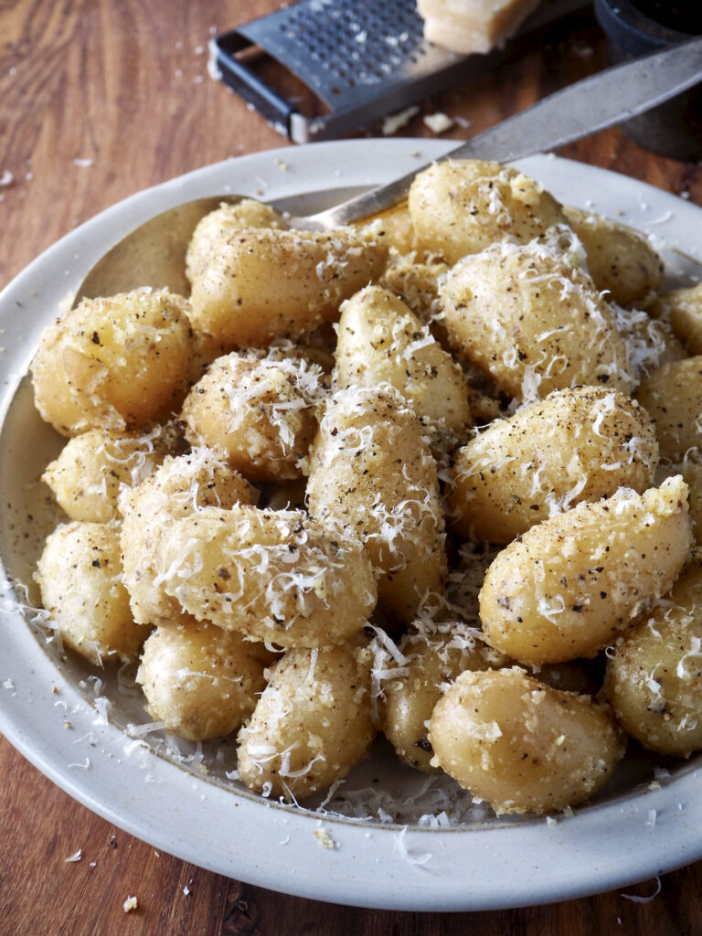 Cacio e pepe poteter (ost- og pepperpoteter)
